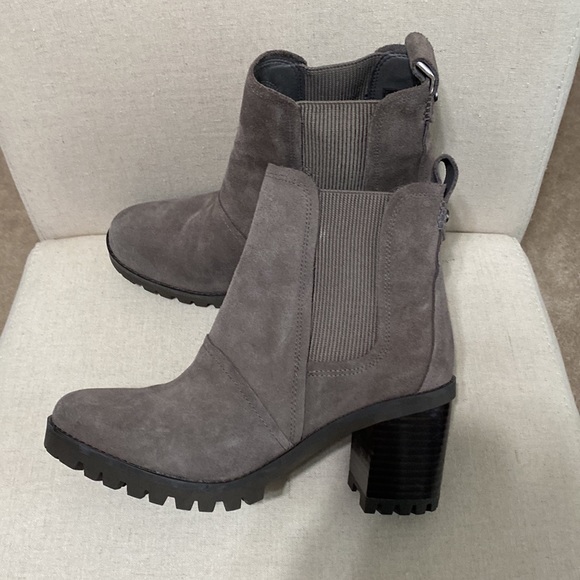 UGG NEW Waterproof hazel Chelsea suede heeled ankle booties basically brand new - Picture 1 of 16